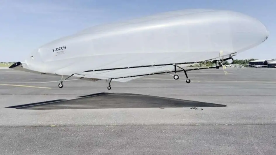 French Drone Lights up Imaginations With Inflatable Wing